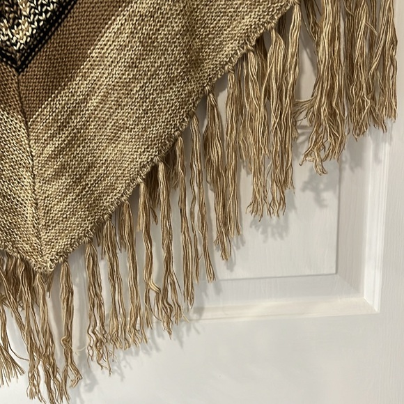 Entro Women’s Aztec Boho Poncho Sweater - Picture 3 of 8